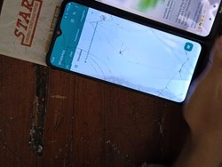 Guru Matematika Siram Puluhan Handphone Siswa di Bojonegoro