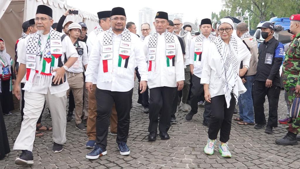Lihat Lagi Momen Menag Ikut Serta dalam Aksi Bela Palestina di Monas Lihat Lagi Momen Menag Ikut Serta dalam Aksi Bela Palestina di Monas