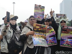 Massa di Patung Kuda Minta Jaminan Konser Coldplay Tak Propagandakan LGBT