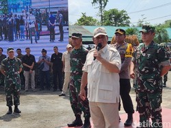 Prabowo Serahkan Bantuan 1.270 Motor untuk TNI-Polri di Papua