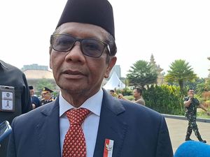 Firli Bahuri Belum Ditahan, Mahfud: Mungkin Polisi Tak Khawatir Firli Lari Firli Bahuri Belum Ditahan, Mahfud: Mungkin Polisi Tak Khawatir Firli Lari