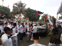Warga Tasik Sumbang Mobil Jip dan Duit Rp 150 Juta Bantu Palestina