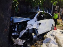 Jabar Hari Ini: Mobil Bocah 16 Tahun Tabrak Tiga Pemotor di Bandung