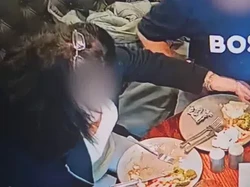 Demi Makanan Gratis, Wanita Ini Modus Taruh Rambut di Atas Makanan