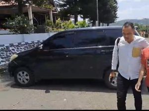 Tampang Pria Sumbar yang Tempelkan Al-Quran ke Kemaluan Usai Ditangkap Tampang Pria Sumbar yang Tempelkan Al-Quran ke Kemaluan Usai Ditangkap
