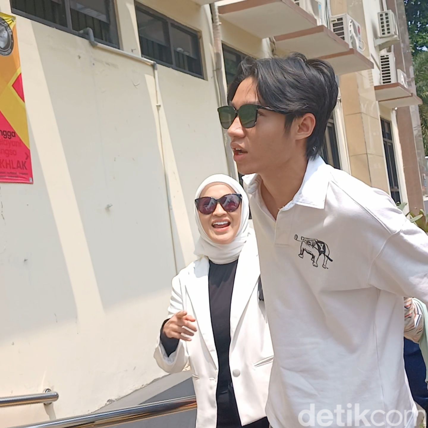 Okie Agustina dan Keisha Alvaro saat ditemui di Pengadilan Agama Bogor.