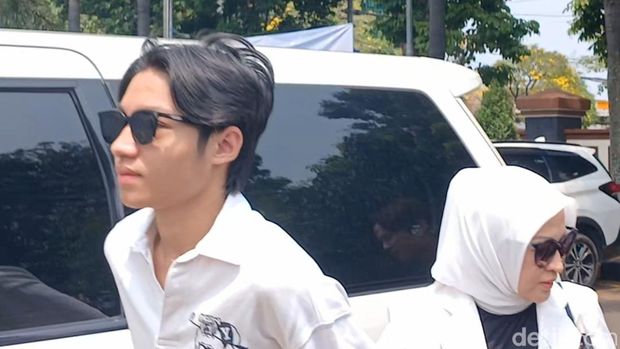 Okie Agustina dan Keisha Alvaro saat ditemui di Pengadilan Agama Bogor.