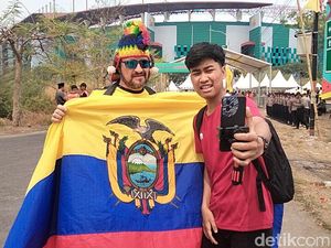 Aksi Nyentrik Pilot Ekuador Nonton Piala Dunia U-17 di GBT