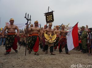 Pekan Budaya Majapahit di Mojokerto Dibuka Kirab dan Festival Nasi Bakar Pekan Budaya Majapahit di Mojokerto Dibuka Kirab dan Festival Nasi Bakar