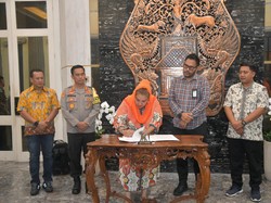 Pemkot-Bawaslu Kota Semarang Tanda Tangani Naskah Hibah Pemilu 2024