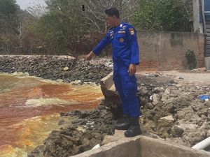 Limbah Minyak Cemari Pangkalan Kapal Puri Gading, Polisi Selidiki