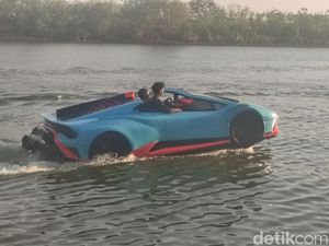 Memacu Replika Lamborghini Super Water Car di Kali Porong Sidoarjo Memacu Replika Lamborghini Super Water Car di Kali Porong Sidoarjo