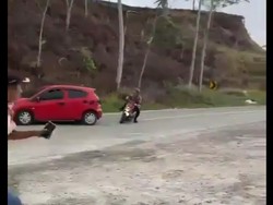 Detik-detik Polisi Ditabrak dan Nyaris Terlindas saat Kejar Pencuri di Lampung