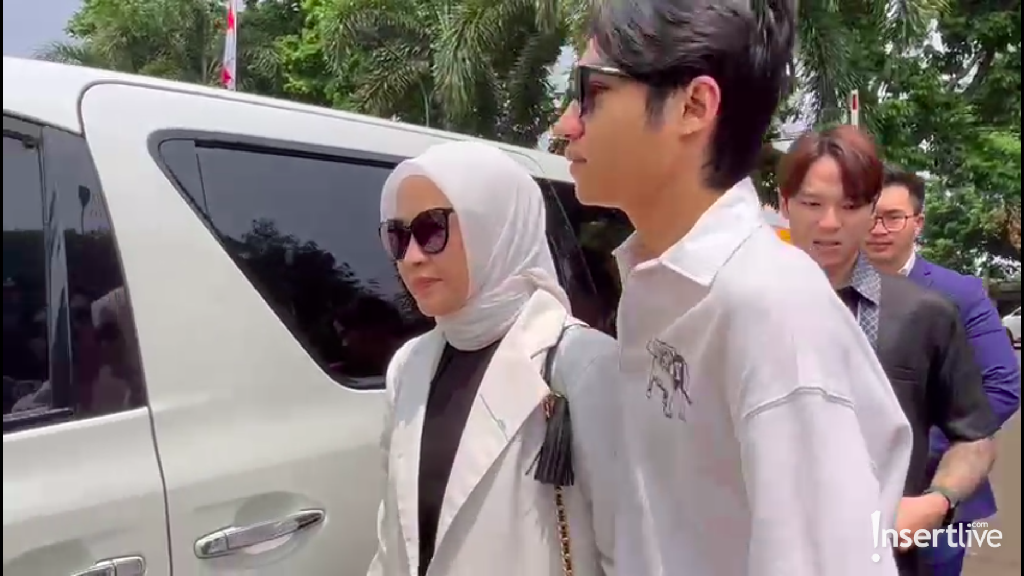 Siap Cerai, Okie Agustina Tiba di PA Bogor Ditemani Kiesa Alvaro