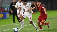 Spanyol menang atas Kanada yang harus bermain dengan 10 orang sejak babak pertama.