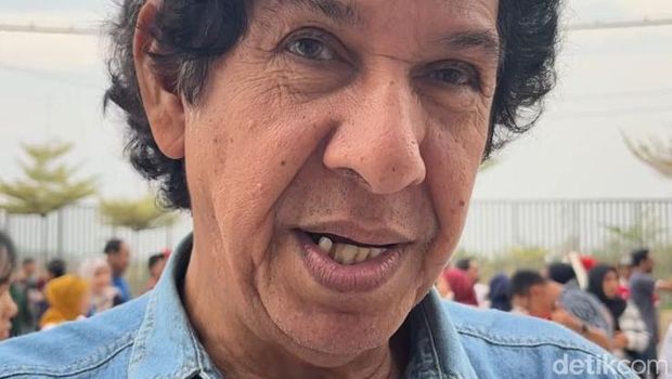 Zein Alhadad atau yang kini dikenal dengan panggilan Coach Mamak, merupakan legenda Niac Mitra. Bersama klub Galatama tersebut, Coach Mamak menyandang status one-club man.
