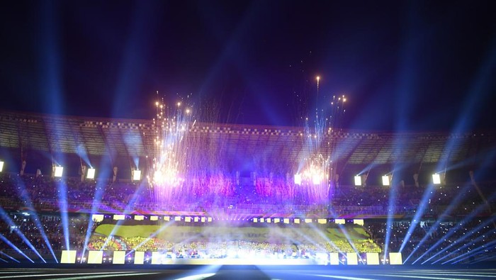 Piala Dunia U-17 2023 resmi dibuka di Stadion Gelora Bung Tomo, Surabaya, Jawa Timur, Jumat (10/11/2023). Begini suasana upacara pembukaan Piala Dunia U-17.