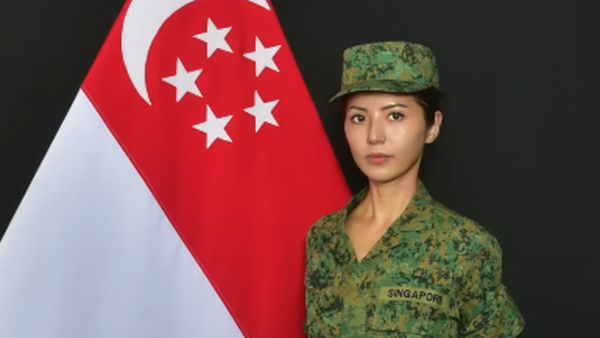 Foto Vlogger Cantik Jadi Tentara, Ungkap Tantangannya di Dunia Militer
