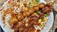 Wah! Bubur Ayam Topping Suun Goreng Ludes 200 Mangkuk dalam 2 Jam
