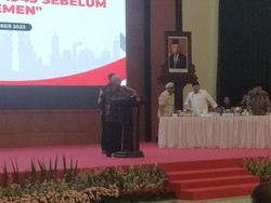 Try Sutrisno Minta MPR Kembalikan UUD 1945 Sebelum Amandemen