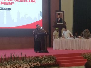 Try Sutrisno Minta MPR Kembalikan UUD 1945 Sebelum Amandemen Try Sutrisno Minta MPR Kembalikan UUD 1945 Sebelum Amandemen