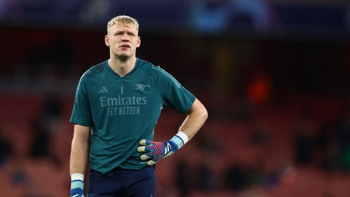 Soccer Football - Champions League - Group B - Arsenal v Sevilla - Emirates Stadium, London, Britain - November 8, 2023 Arsenals Aaron Ramsdale during the warm up before the match REUTERS/Hannah Mckay