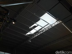 Diterjang Hujan-Angin, Sebagian Atap Food Court Solo Paragon Mall Runtuh