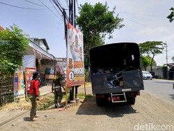 Satpol PP-Bawaslu Probolinggo Copot Puluhan APS dan APK Tak Berizin