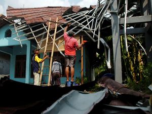 Kondisi Rumah Usai Diterjang Puting Beliung di Tegal