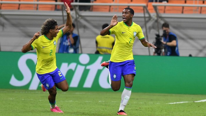 Kejutan hadir di penyisihan Grup C Piala Dunia U-17 2023. Juara bertahan Brasil membuang keunggulan dua gol di babak pertama dan akhirnya menyerah 2-3 di tangan Iran.
