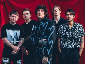 Berburu Merch BMTH-Baby Metal di Nex Fest Berburu Merch BMTH-Baby Metal di Nex Fest