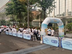 Electronic City Ajak Karyawan-Partners Fun Walk dan Peduli Lingkungan