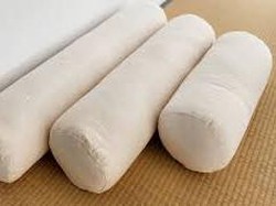 Bule Islandia Bawa 2 Guling dari Indonesia untuk Oleh-oleh