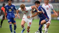 Timnas Jepang bertanding melawan Polandia di Stadion Si Jalak Harupat, Soreang, Kabupaten Bandung, Sabtu (11/11/2023). Antara Foto/Wahyu Putro A. 