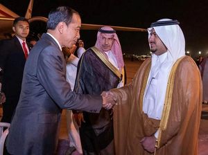 Momen Jokowi Tiba di Riyadh untuk Hadiri KTT OKI