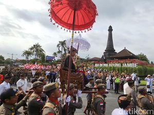 Kirab Budaya Penyambutan Gelar Pahlawan Nasional Raja Klungkung Kirab Budaya Penyambutan Gelar Pahlawan Nasional Raja Klungkung