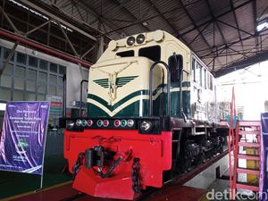 Nostalgia dengan Kereta Api Bercorak Klasik Nostalgia dengan Kereta Api Bercorak Klasik
