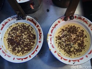 Legendaris! Martabak Piring Murni Medan Disajikan di Piring Kaleng