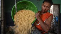 Melihat Produksi Tahu di Tengah Naiknya Harga Kedelai