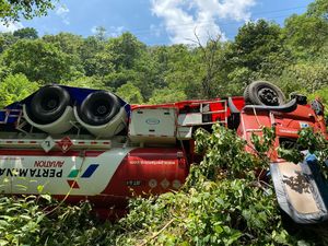 Mobil Tangki Angkut Avtur ke Labuan Bajo Terguling Masuk Jurang, Sopir Tewas