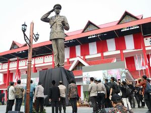 Serba-serbi Monumen Jenderal Hoegeng di Kota Pekalongan Serba-serbi Monumen Jenderal Hoegeng di Kota Pekalongan