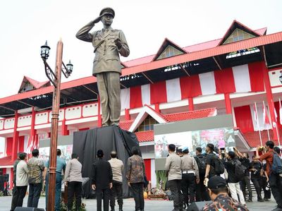 Potret Kapolri dan Panglima TNI Resmikan Monumen Jenderal Hoegeng