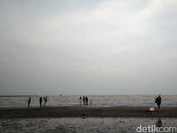 Wajah Baru Pantai Kejawanan yang Jadi Magnet Tarik Wisatawan