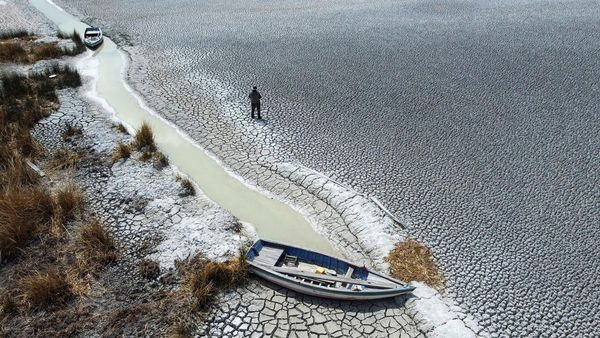 Penampakan Danau Titicaca Peru yang Mengering