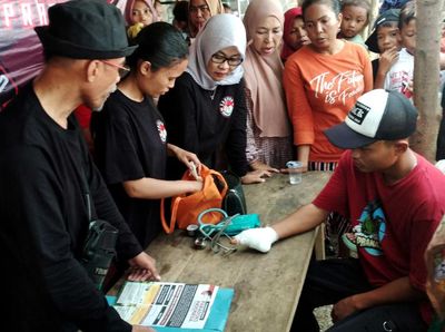 Relawan Gaspro 01 Gelar Pemeriksaan Kesehatan Gratis di Karawang