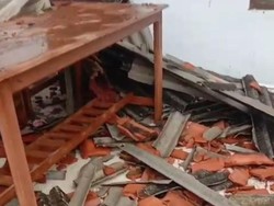 Hujan Angin Kencang Terjang Pamekasan, Rumah Rusak-Pohon Durian Roboh