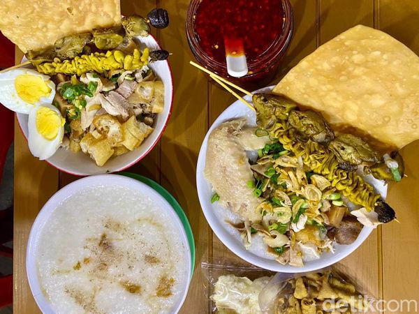 Mantap! Di Tenda Bubur H. Furoda Ada Bubur Oriental Halal Pakai Chili Oil
