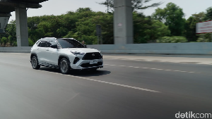 Gaspol Toyota Yaris Cross Hybrid Jakarta-Bandung Modal Bensin Rp 100 Ribu