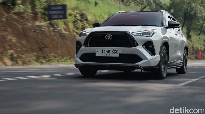 Toyota Yaris Cross Hybrid diuji ekstrem dengan bensin Rp 100 ribu untuk menempuh Jakarta-Bandung.