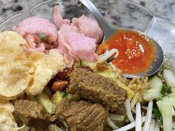 Uniknya Bubur Ase Khas Betawi dengan Semur Daging dan Asinan Sayur